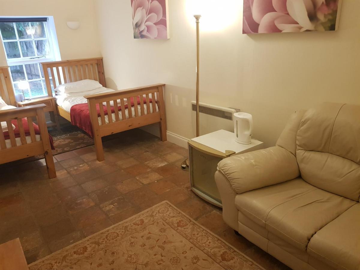 Stable Court Hotel Holt  Room photo