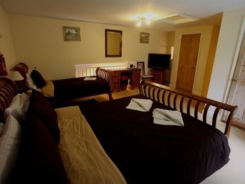 Stable Court Hotel Holt  Exterior photo