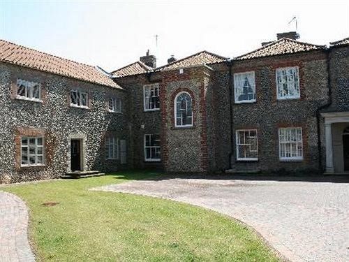 Stable Court Hotel Holt  Exterior photo